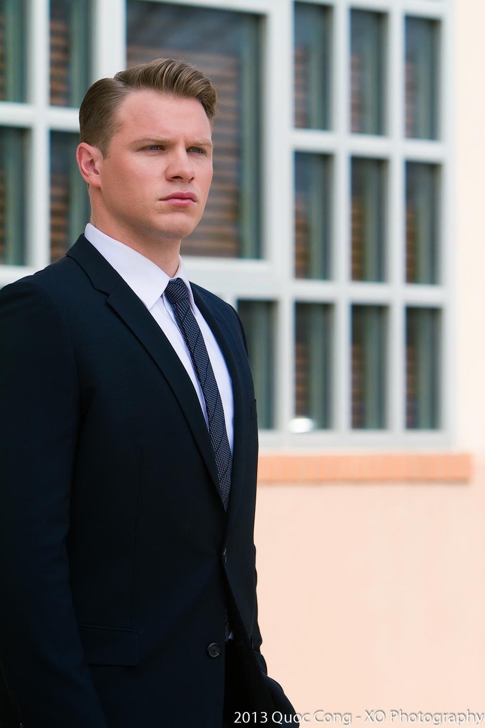 Men's precision haircut and styling